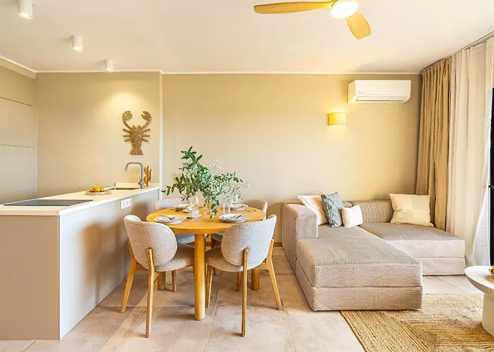 Marina Paraiso Retreat * アデヘ